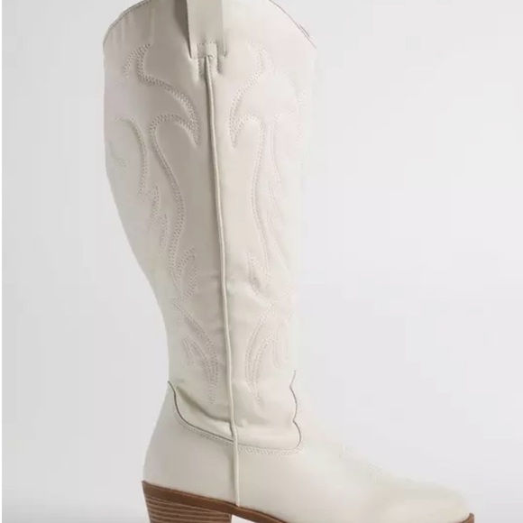 Torrid White Heeled Western Boots - Picture 3 of 3